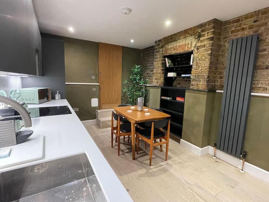 Exposed Brick Flat Finsbury Park Apartment ลอนดอน ภายนอก รูปภาพ